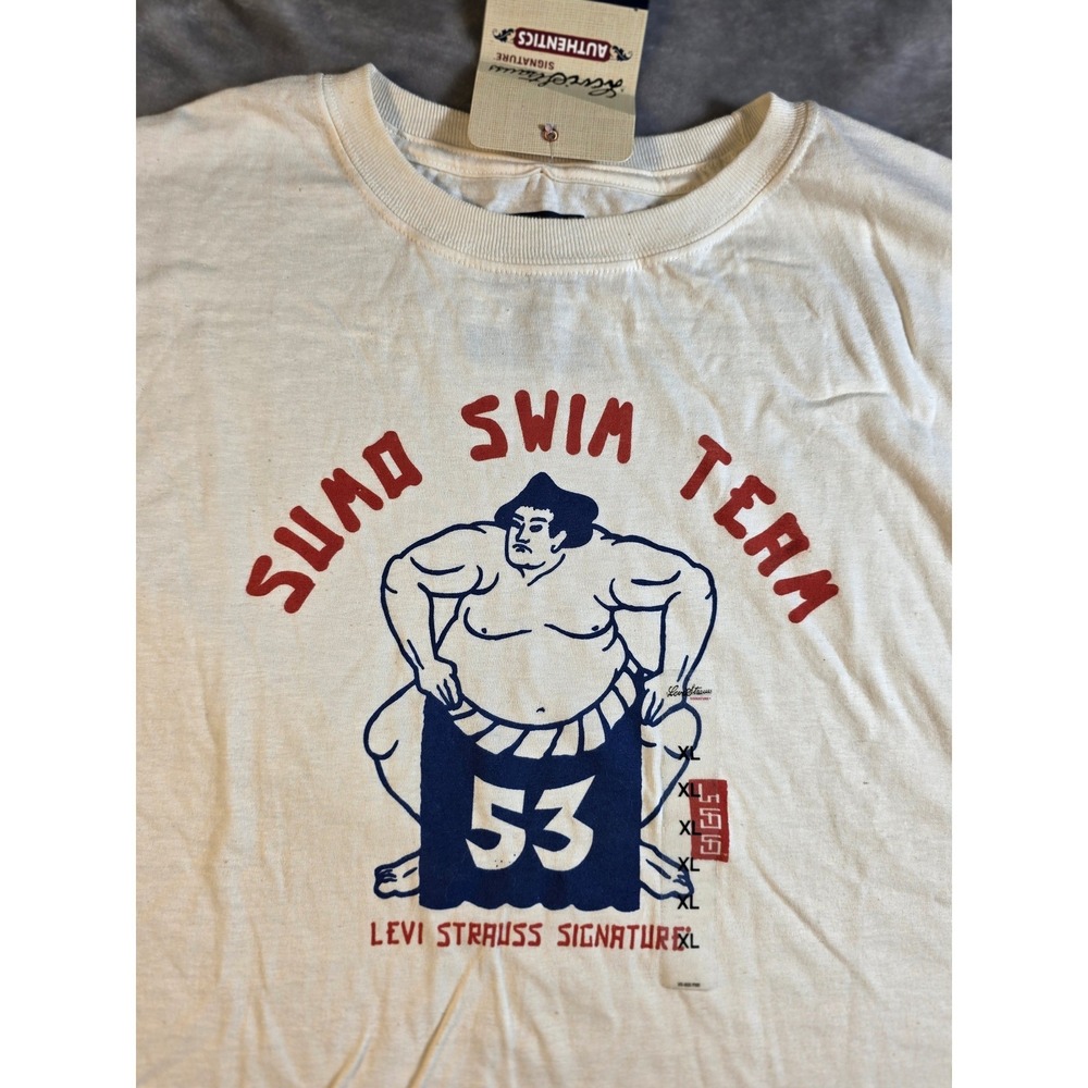 Levi Strauss Signature Sumo Swim Team Graphic Tee Mens XL Cream Vintage Wash NWT